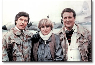 Gambit, Purdey y Steed en ropa de fajina, un tipo de uniforme no precisamente apreciado en la Argentina de 1977...