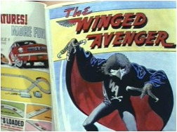 Tapa de The Winged Avenger. Nótese la pubicidad americana de contratapa, tomada de una revista verdadera.